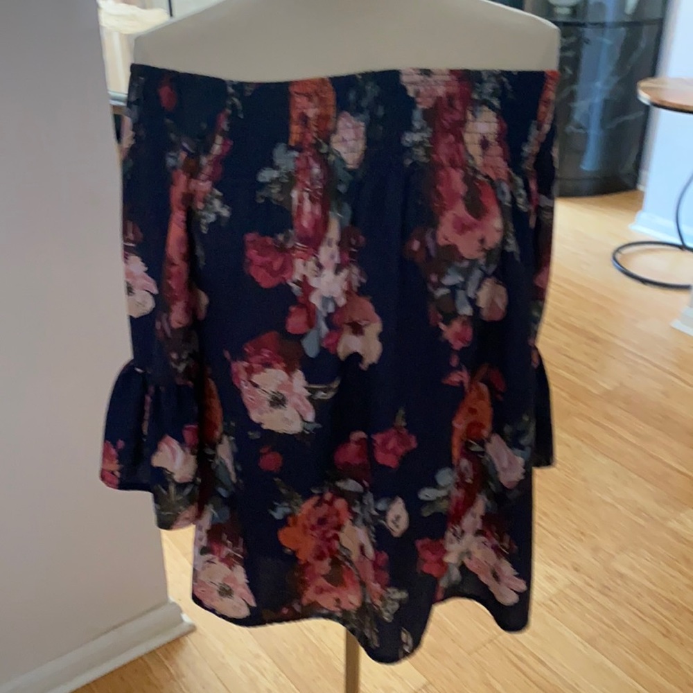 Womens size medium top